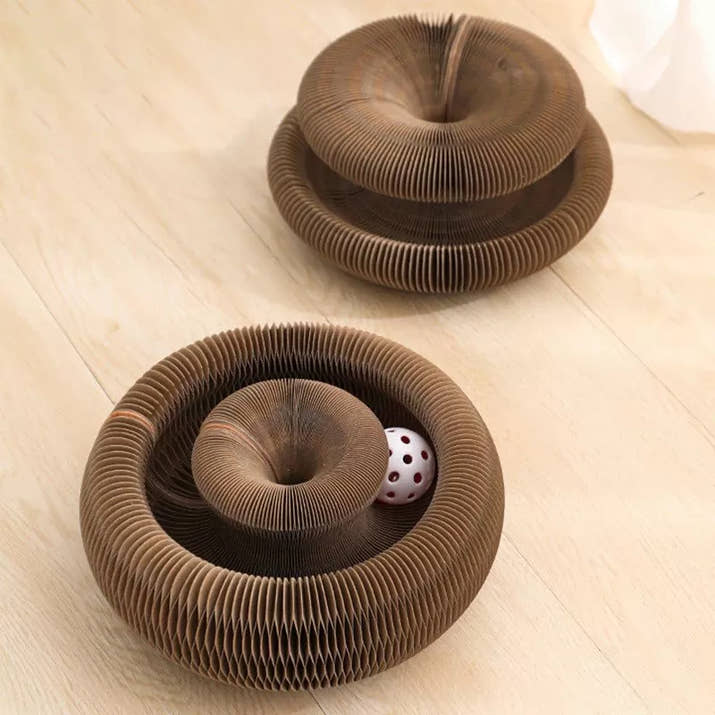 KittyRing - Interaktiv kattleksak med bollbana, klösbräda och formskiftning